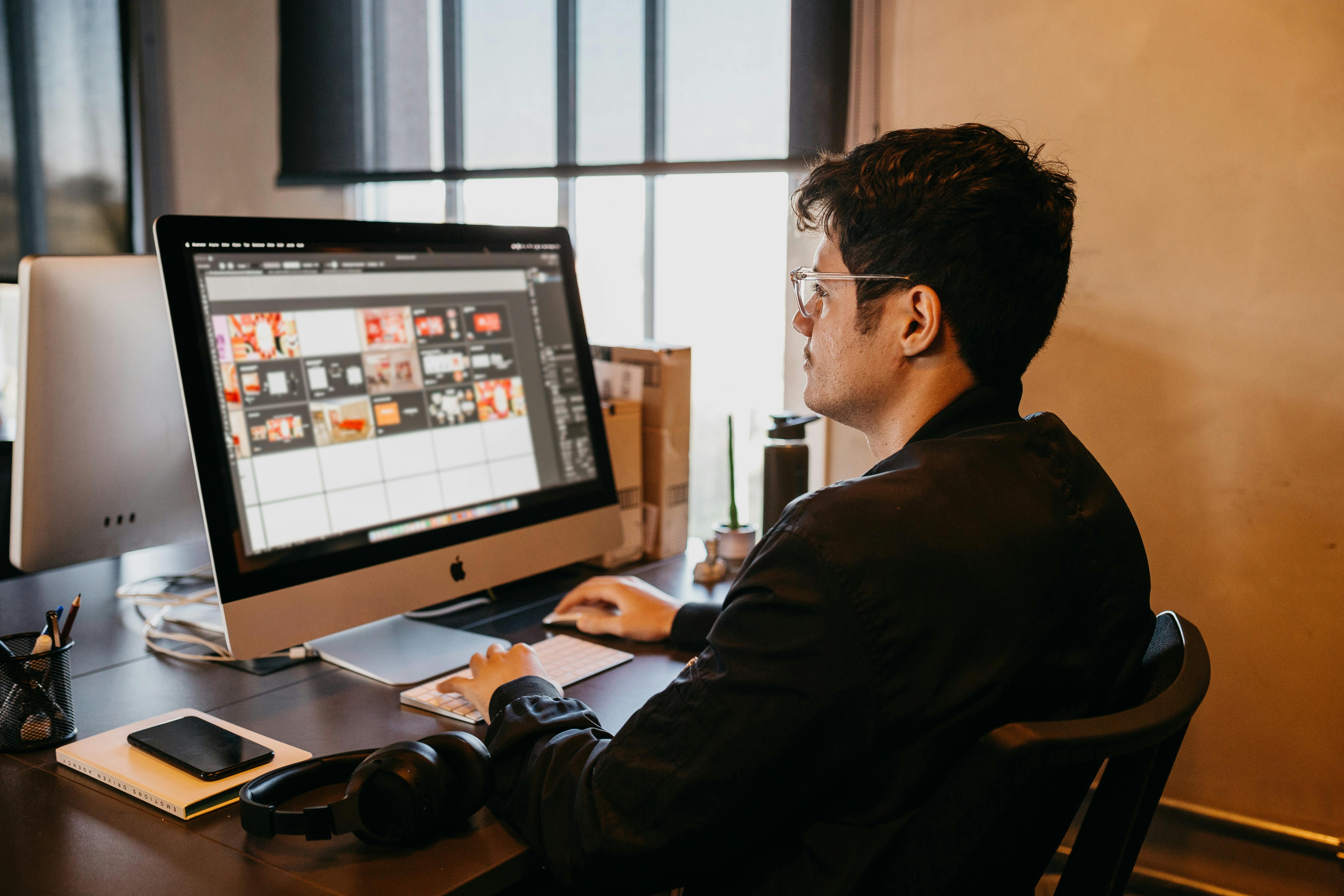 Person typing | Source: Pexels