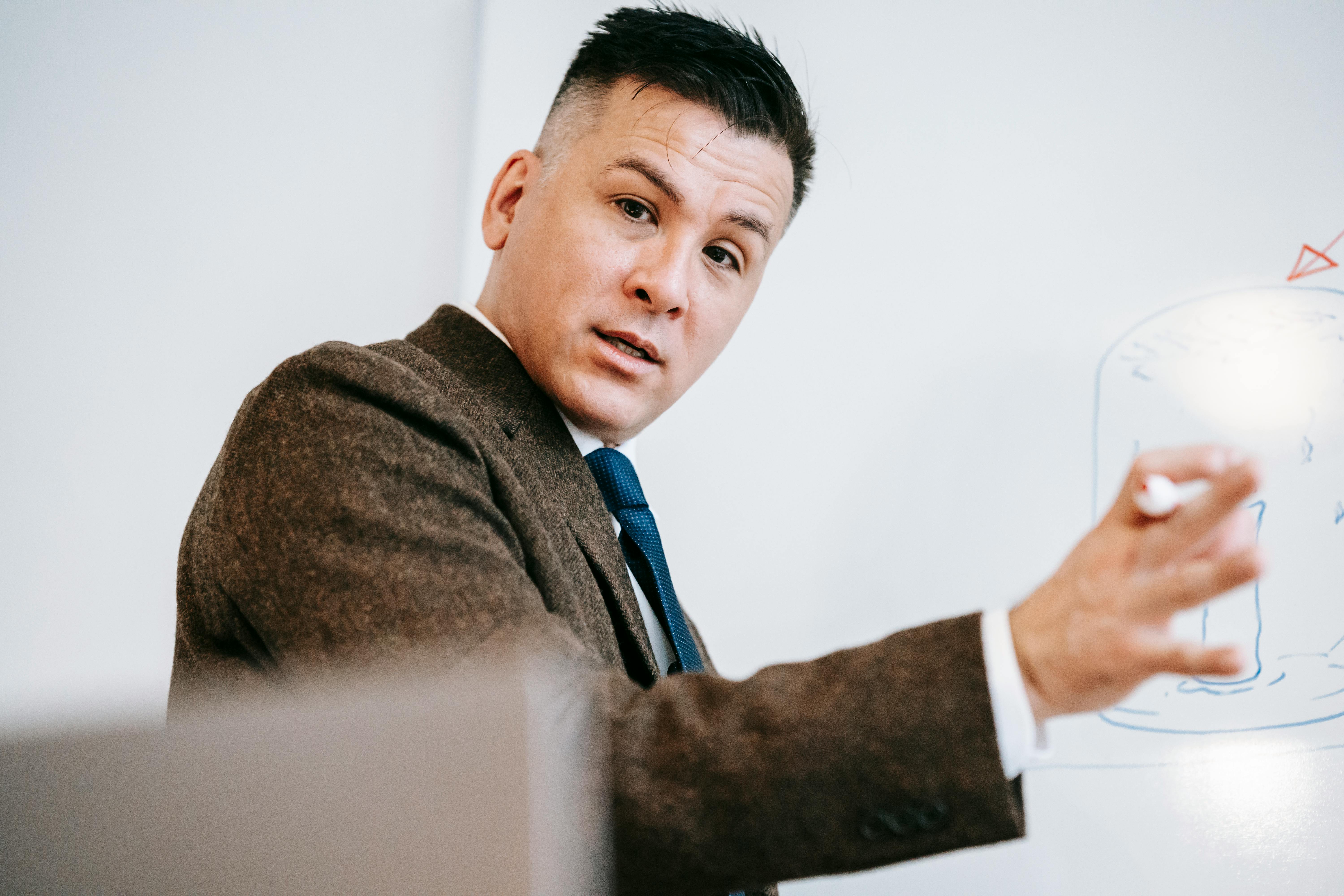 Man in a blazer | Source: Pexels