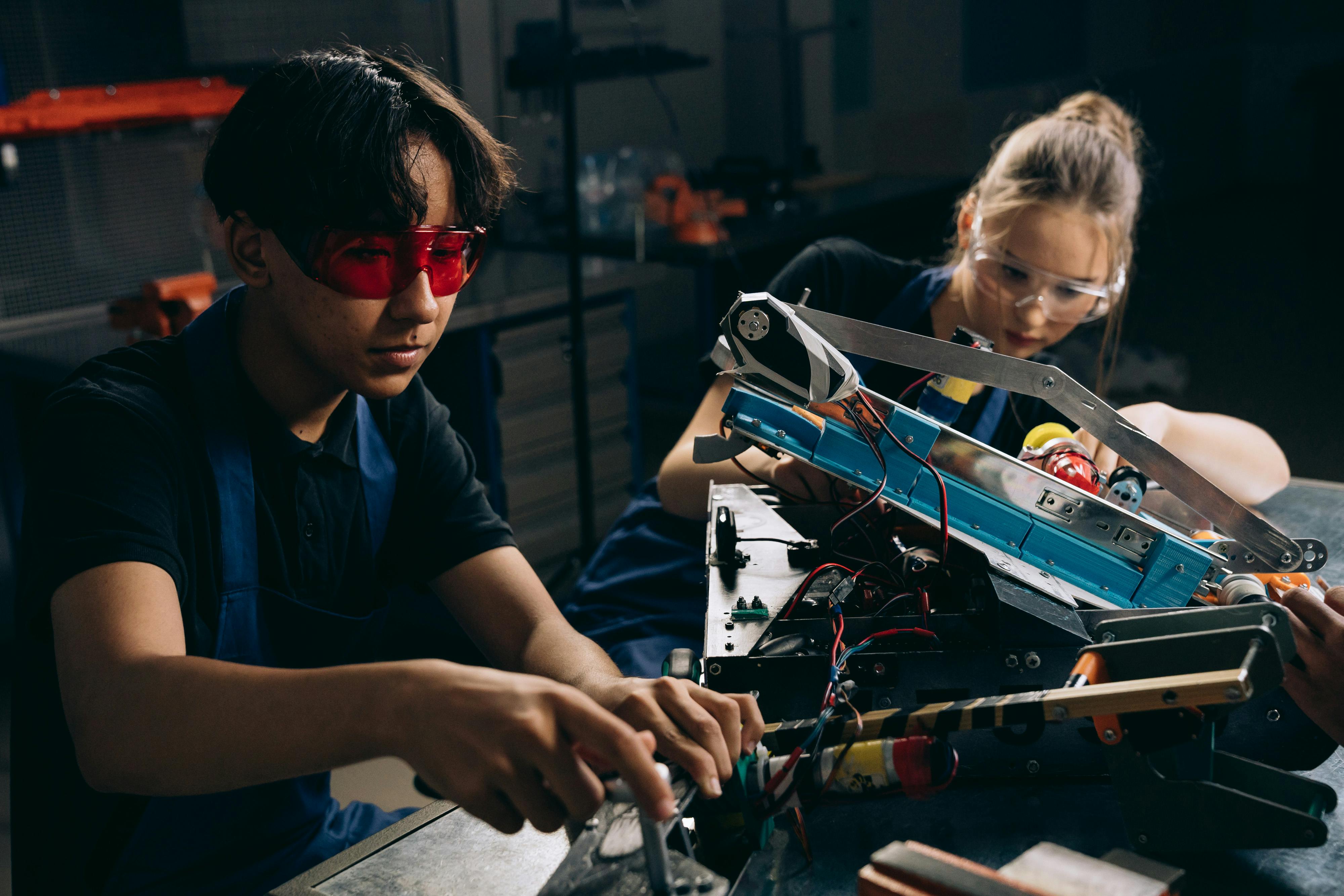 Two people working | Source: Pexels