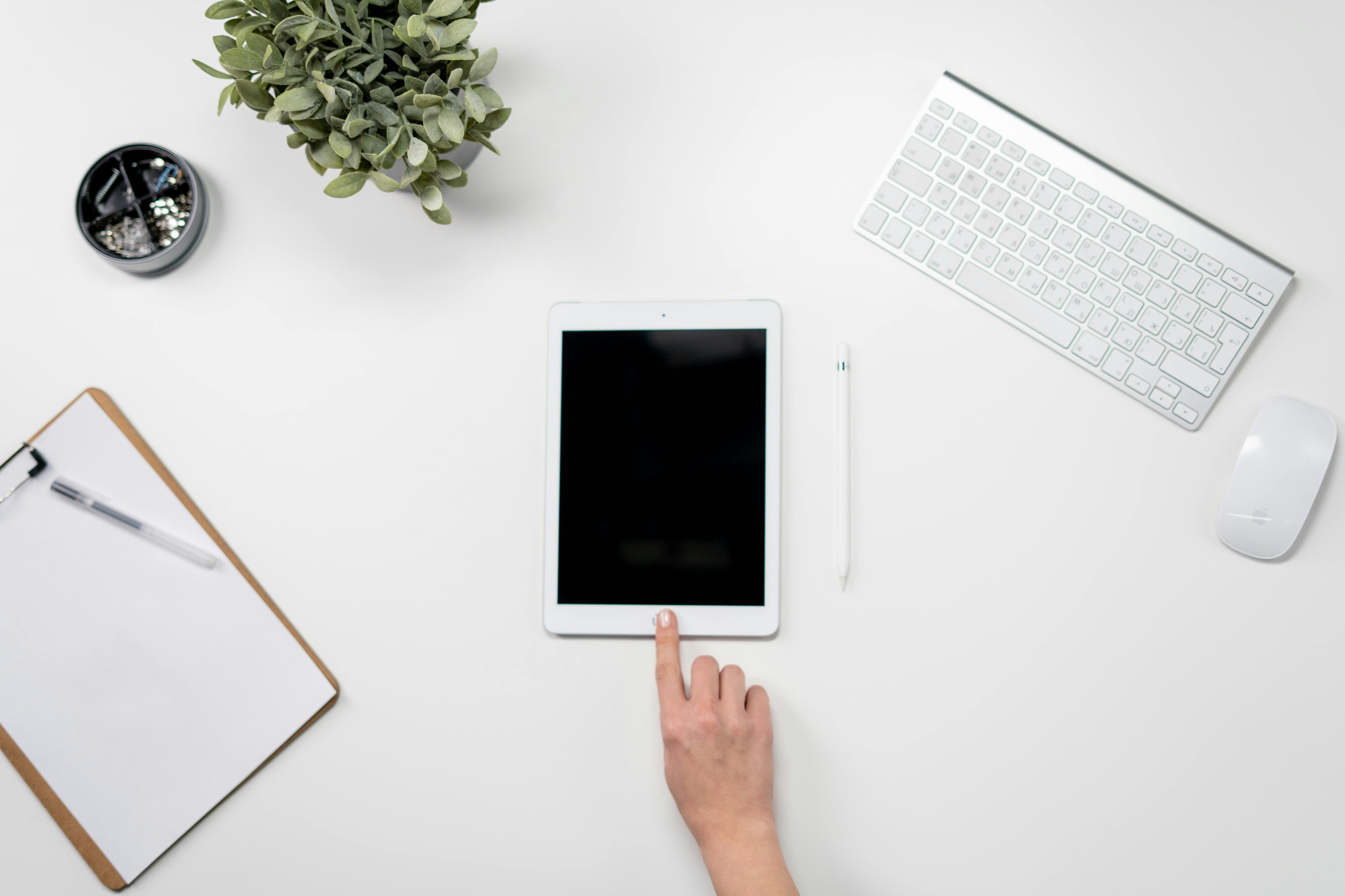 White tablet on the table | Source: Pexels