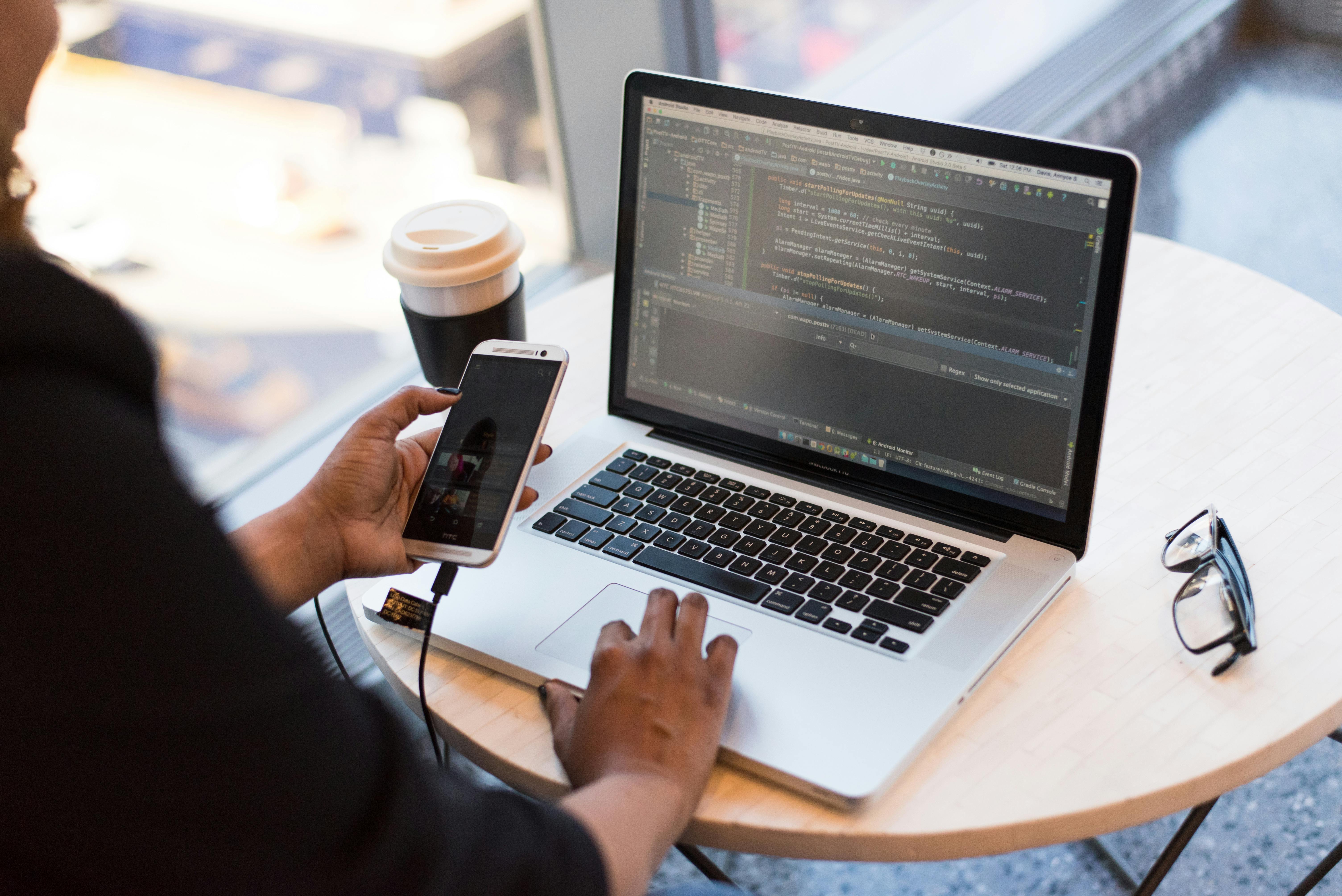 Laptop on a desk | Source: Pexels