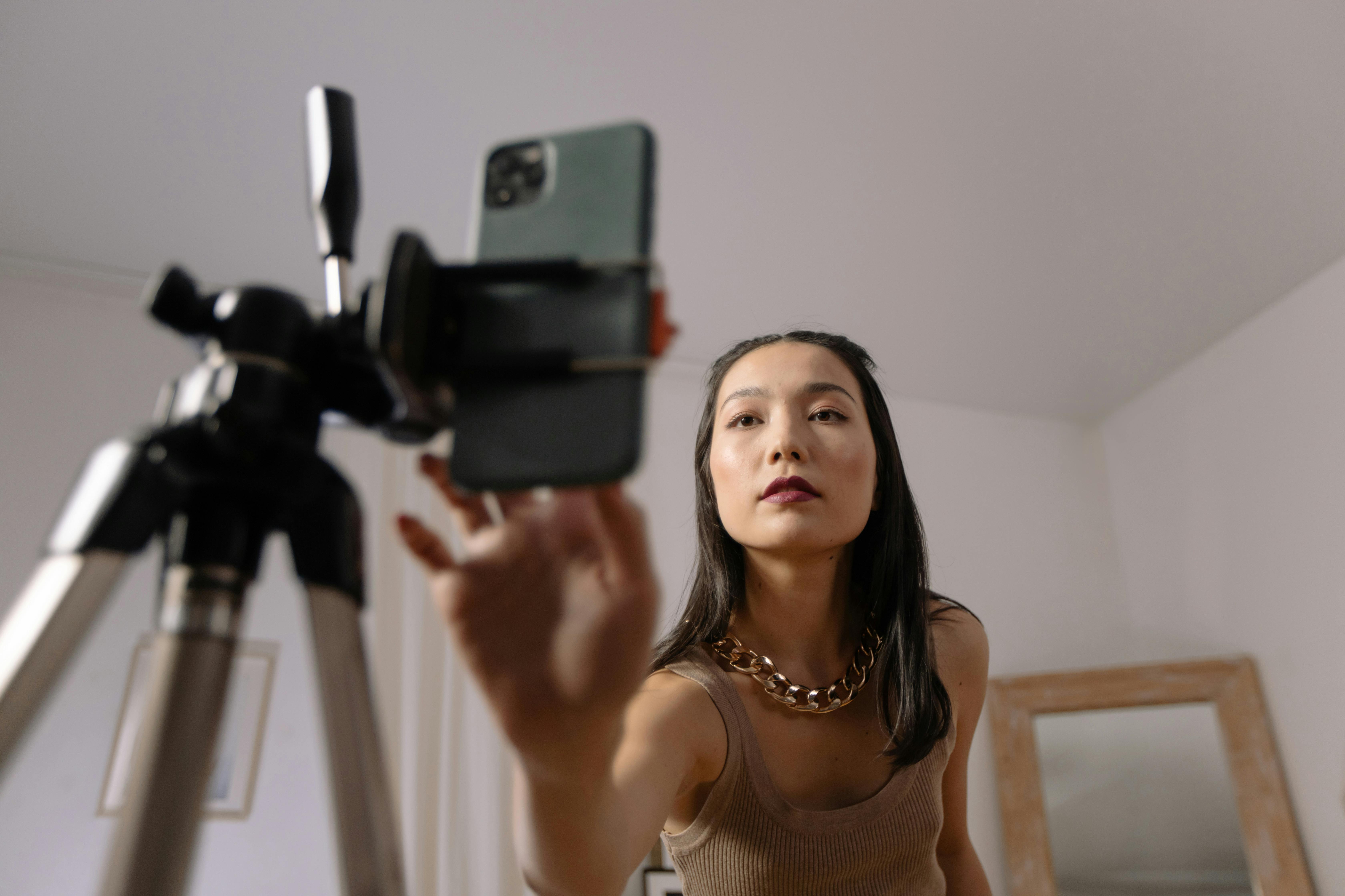 Woman recording herself | Source: Pexels