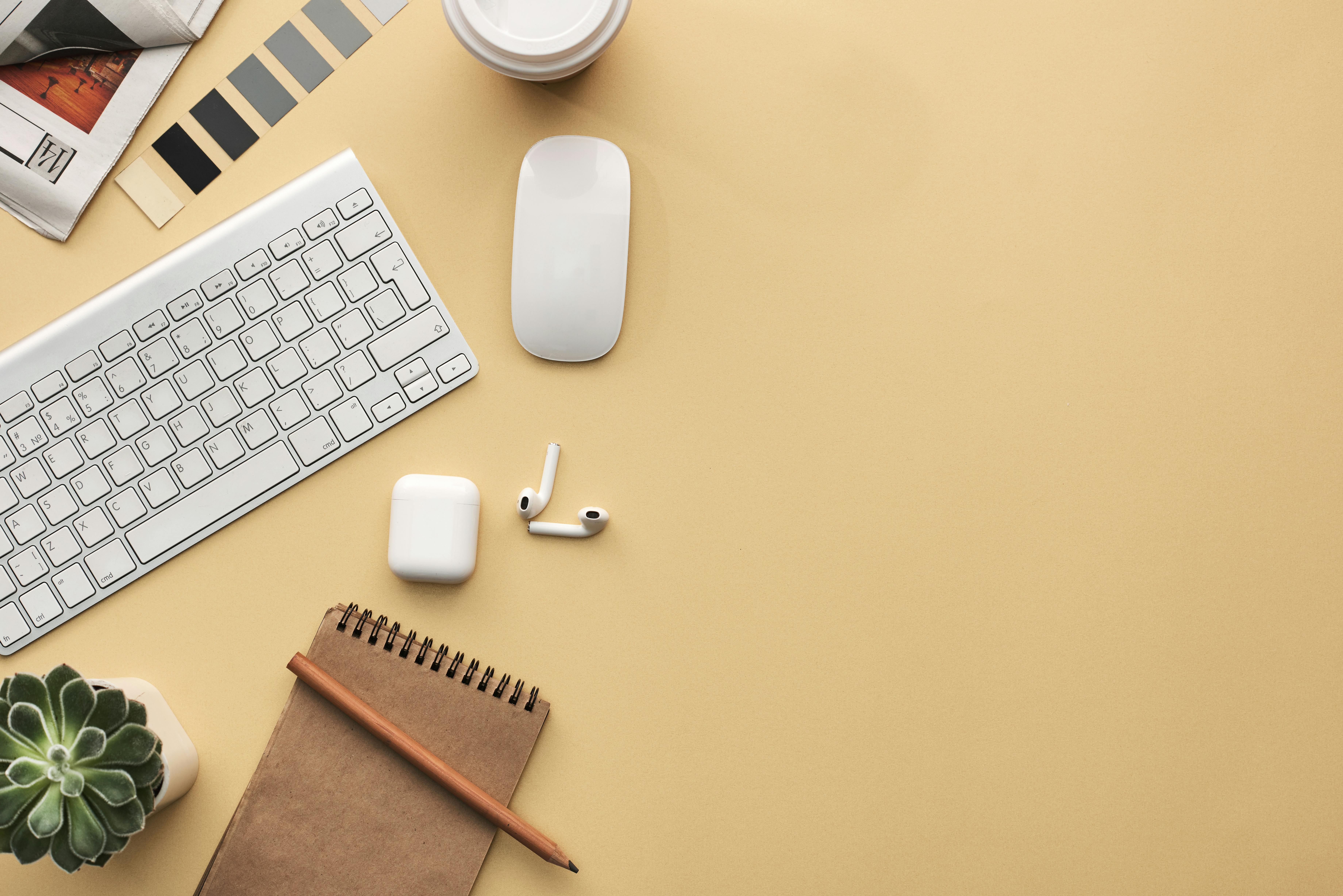 Keyboard on the table | Source: Pexels